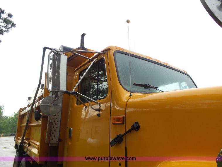 image for item L6075 2002 International F2554 dump truck
