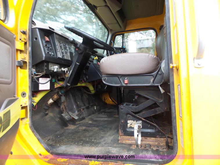 image for item L6075 2002 International F2554 dump truck