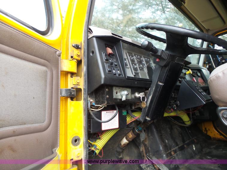 image for item L6075 2002 International F2554 dump truck