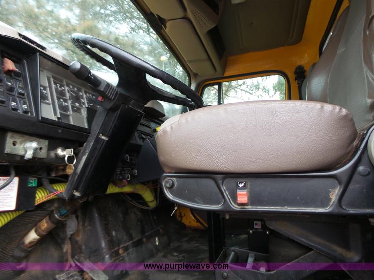 image for item L6075 2002 International F2554 dump truck