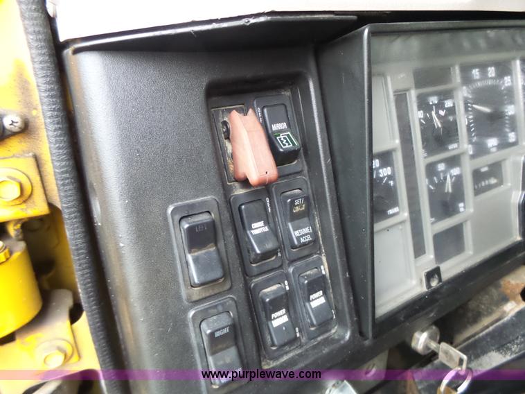 image for item L6075 2002 International F2554 dump truck