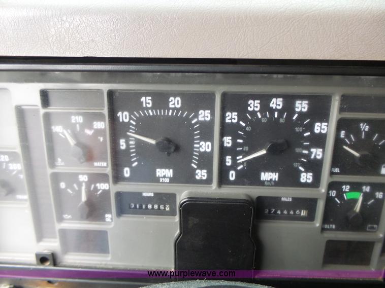 image for item L6075 2002 International F2554 dump truck