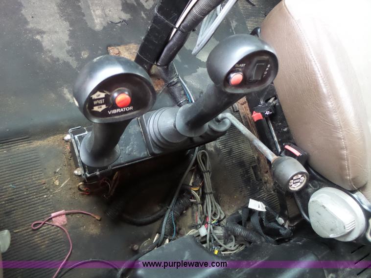 image for item L6075 2002 International F2554 dump truck