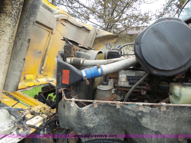 image for item L6075 2002 International F2554 dump truck