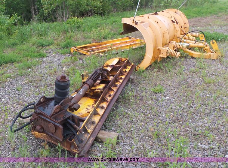 image for item L6075 2002 International F2554 dump truck