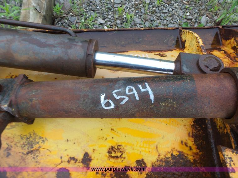 image for item L6075 2002 International F2554 dump truck