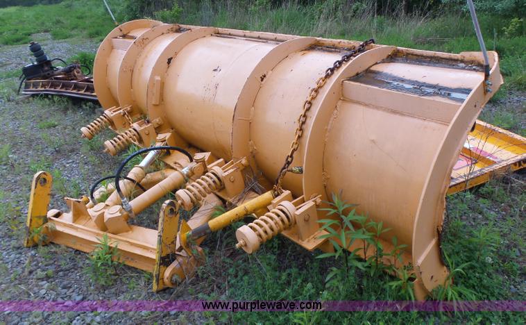 image for item L6075 2002 International F2554 dump truck