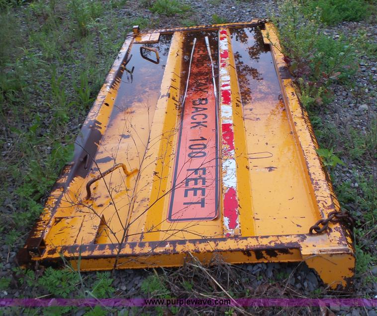 image for item L6075 2002 International F2554 dump truck