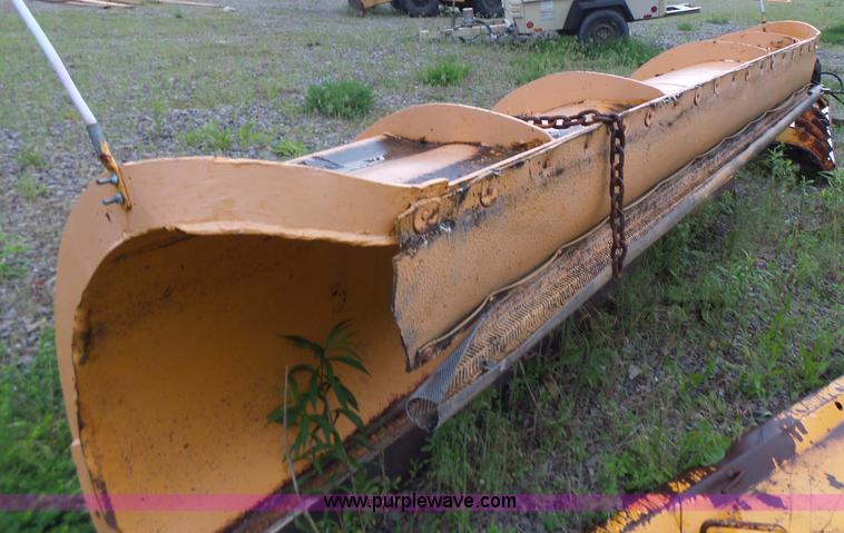 image for item L6075 2002 International F2554 dump truck