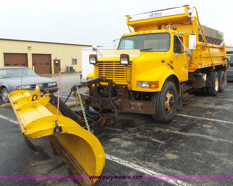 image for item L6076 1999 International 4900 dump truck