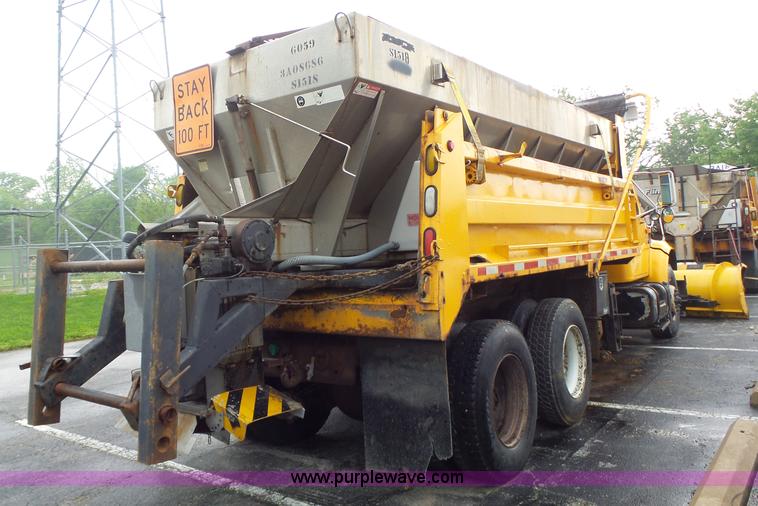 image for item L6076 1999 International 4900 dump truck