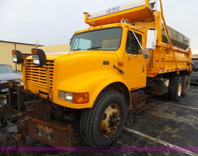 image for item L6076 1999 International 4900 dump truck