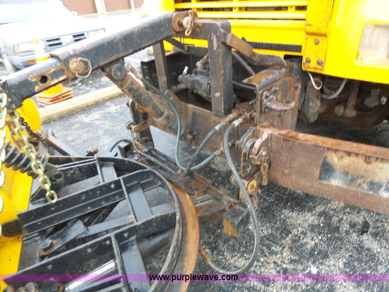 image for item L6076 1999 International 4900 dump truck