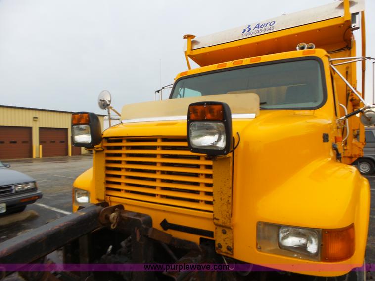 image for item L6076 1999 International 4900 dump truck