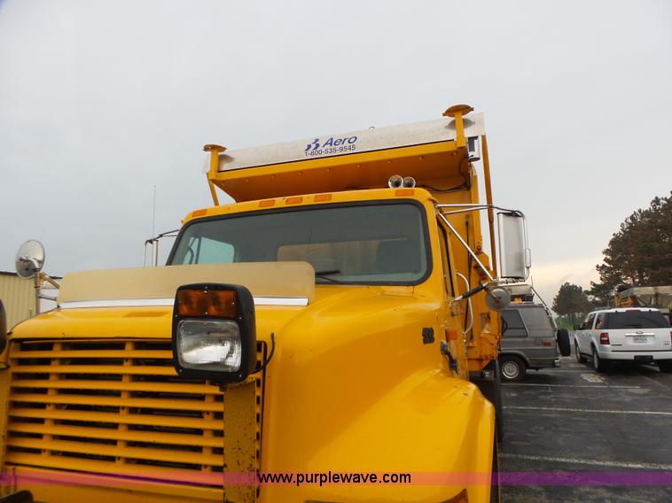 image for item L6076 1999 International 4900 dump truck