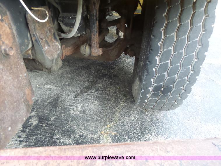 image for item L6076 1999 International 4900 dump truck