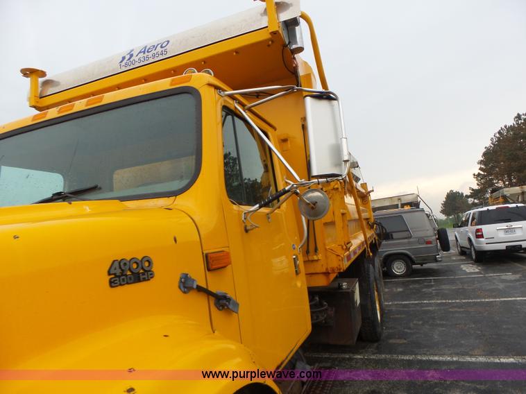 image for item L6076 1999 International 4900 dump truck
