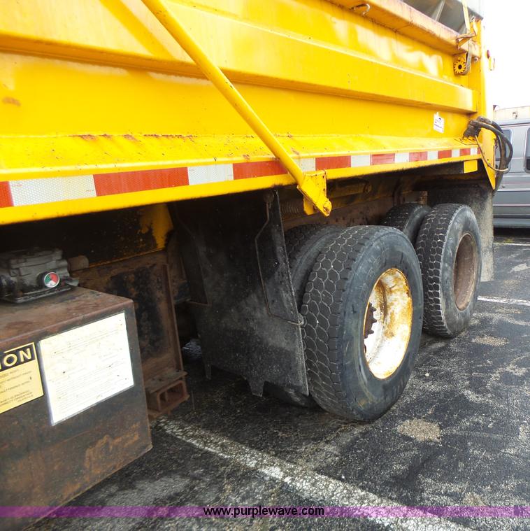 image for item L6076 1999 International 4900 dump truck