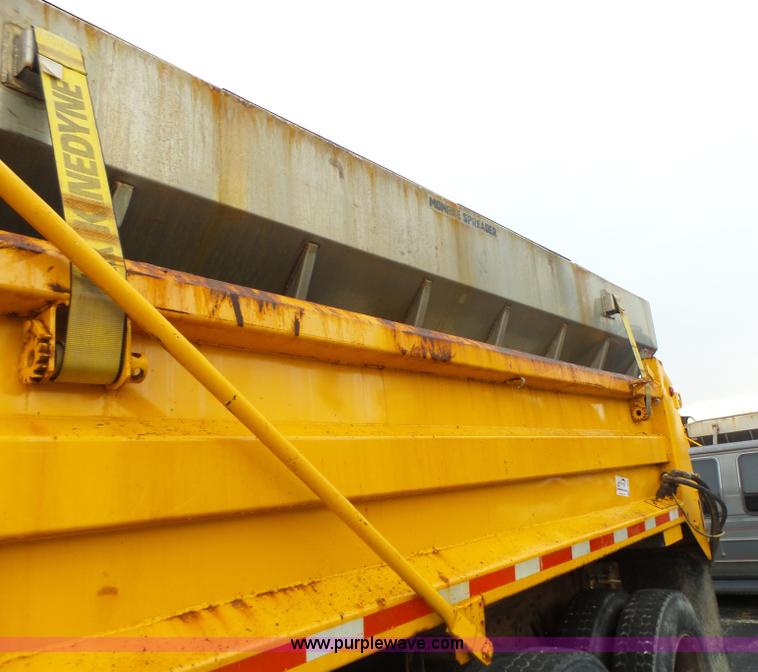 image for item L6076 1999 International 4900 dump truck