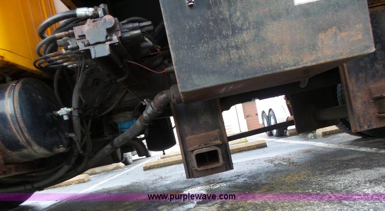 image for item L6076 1999 International 4900 dump truck