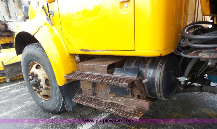 image for item L6076 1999 International 4900 dump truck