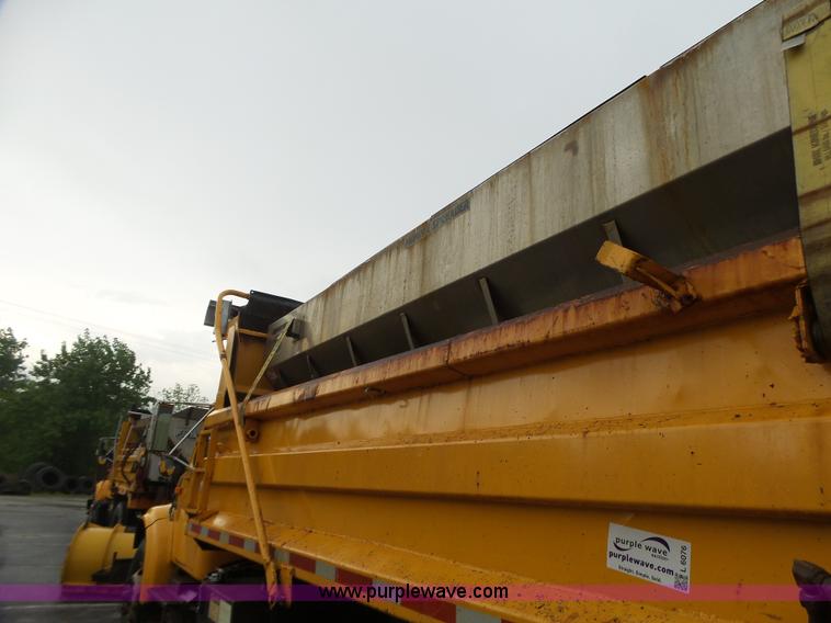 image for item L6076 1999 International 4900 dump truck