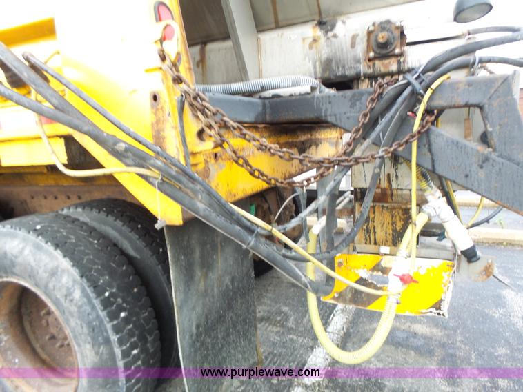 image for item L6076 1999 International 4900 dump truck