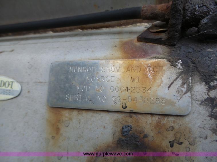 image for item L6076 1999 International 4900 dump truck