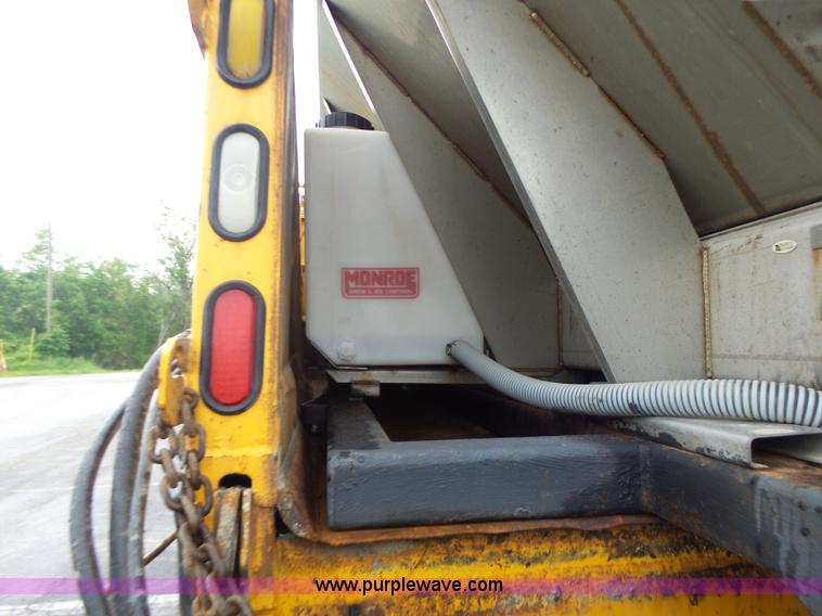 image for item L6076 1999 International 4900 dump truck
