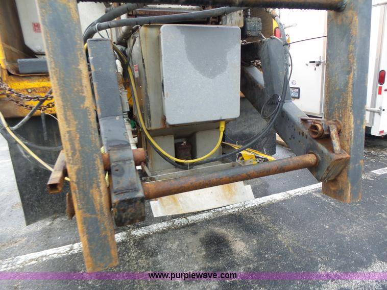 image for item L6076 1999 International 4900 dump truck