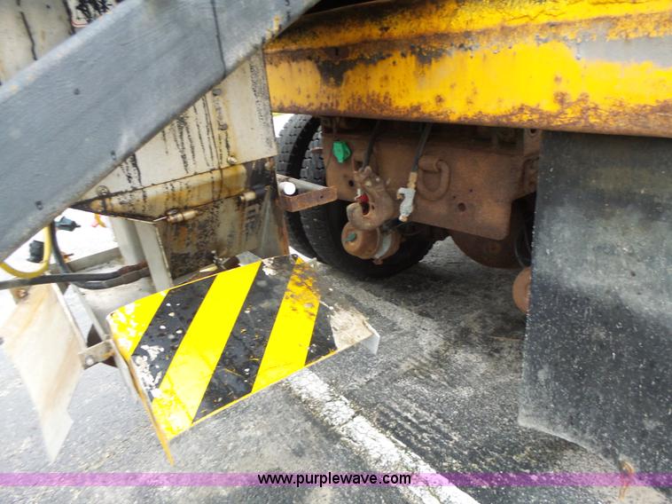 image for item L6076 1999 International 4900 dump truck