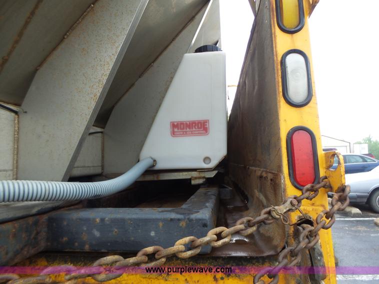 image for item L6076 1999 International 4900 dump truck