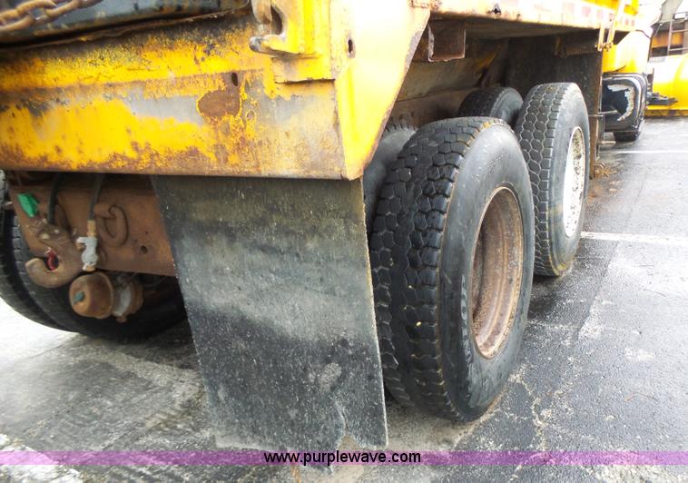 image for item L6076 1999 International 4900 dump truck