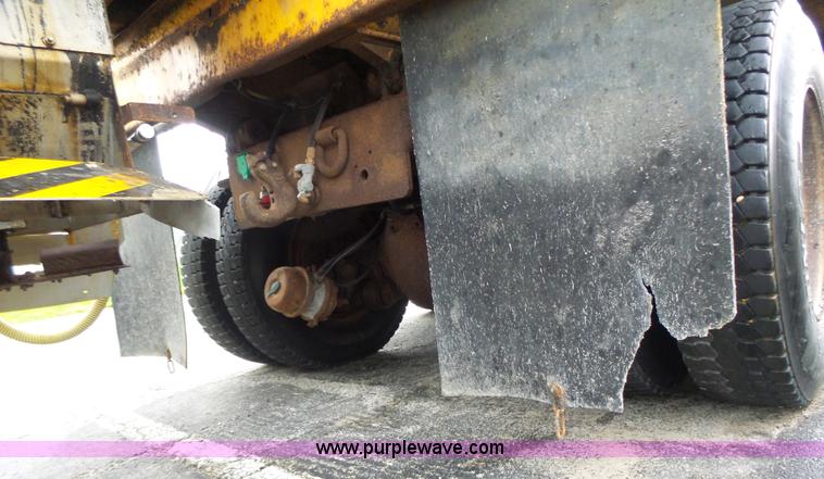 image for item L6076 1999 International 4900 dump truck