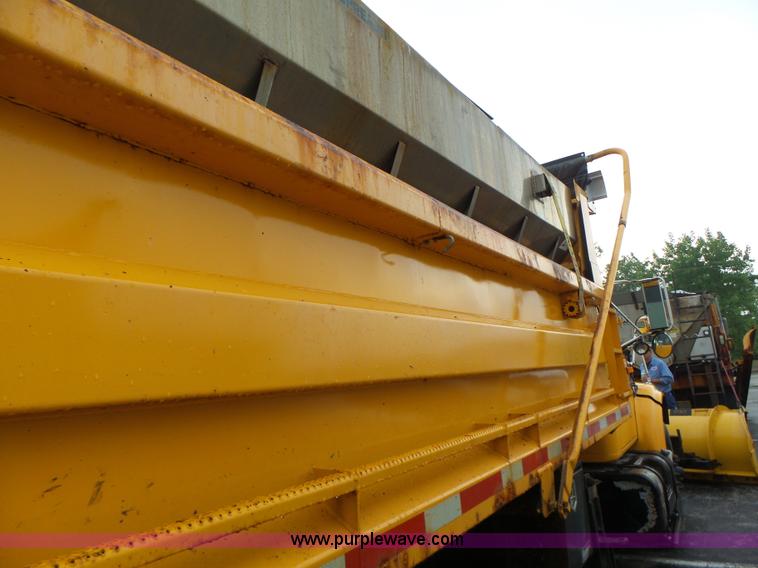 image for item L6076 1999 International 4900 dump truck