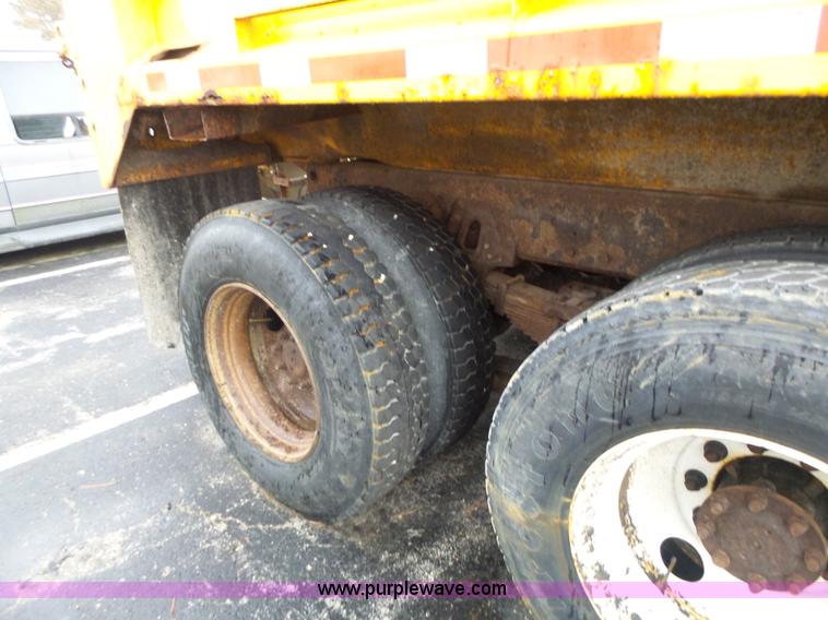 image for item L6076 1999 International 4900 dump truck