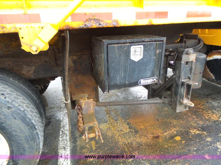 image for item L6076 1999 International 4900 dump truck