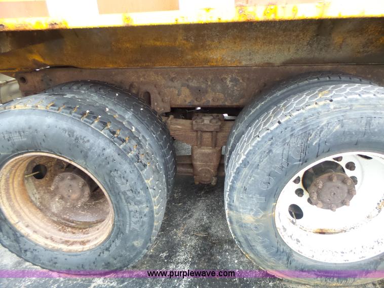 image for item L6076 1999 International 4900 dump truck