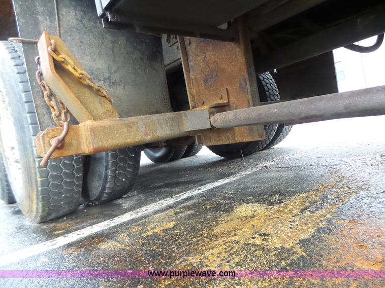 image for item L6076 1999 International 4900 dump truck