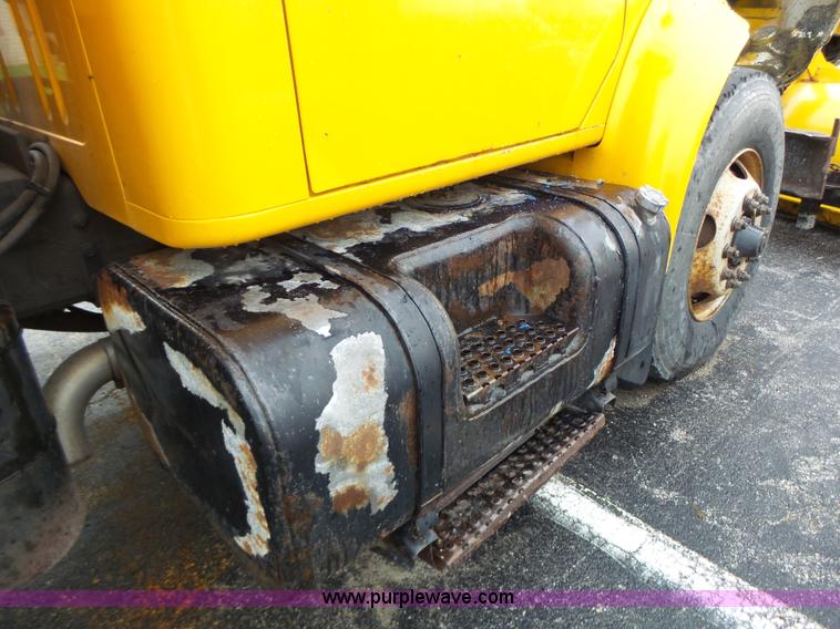 image for item L6076 1999 International 4900 dump truck