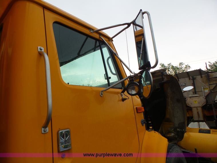 image for item L6076 1999 International 4900 dump truck