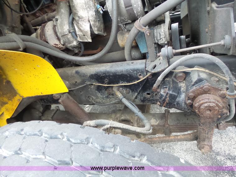 image for item L6076 1999 International 4900 dump truck