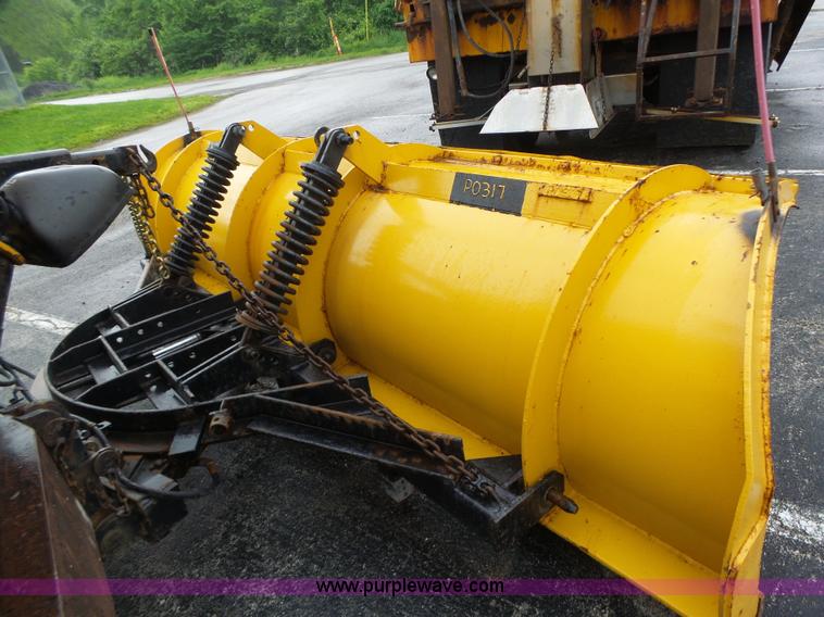 image for item L6076 1999 International 4900 dump truck