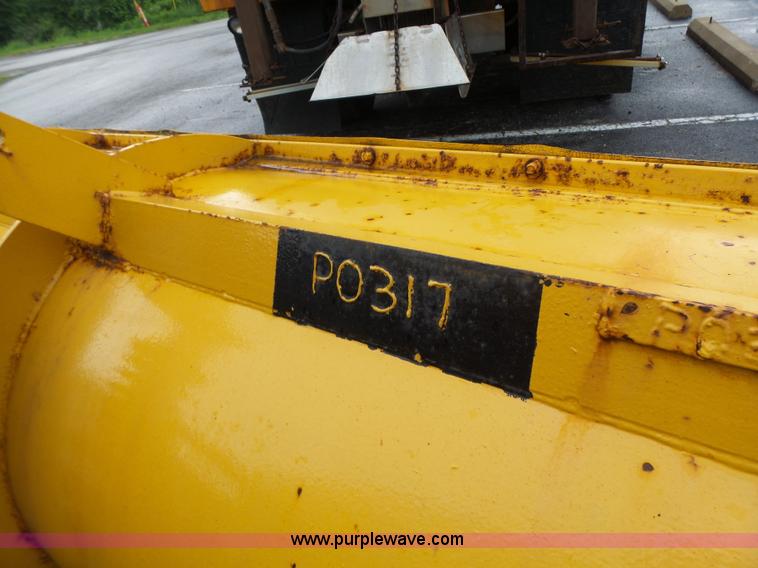 image for item L6076 1999 International 4900 dump truck