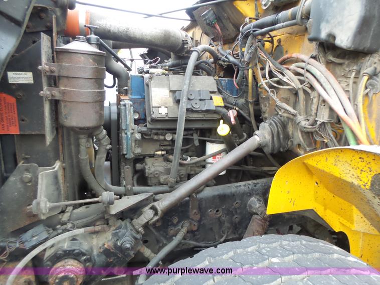 image for item L6076 1999 International 4900 dump truck