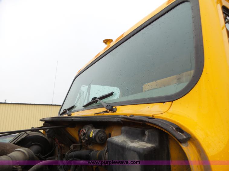 image for item L6076 1999 International 4900 dump truck