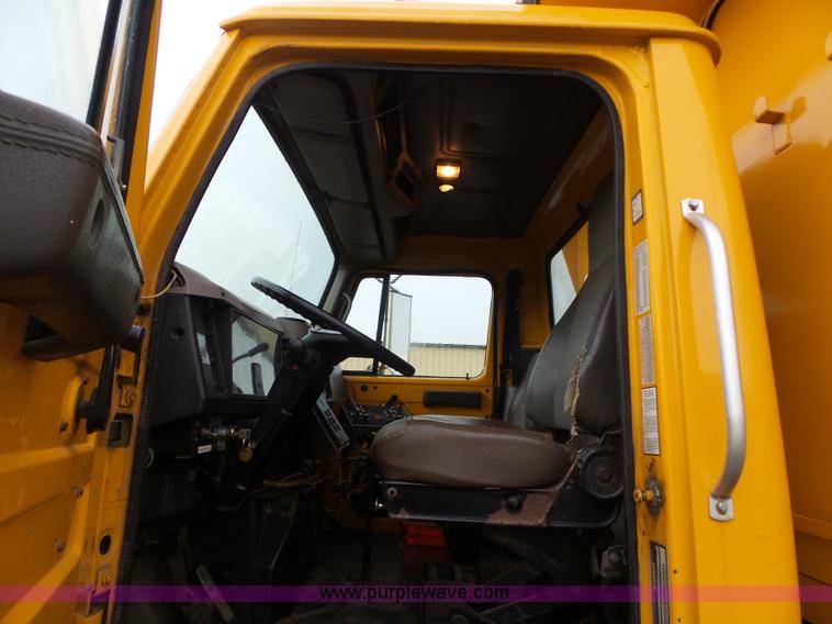 image for item L6076 1999 International 4900 dump truck