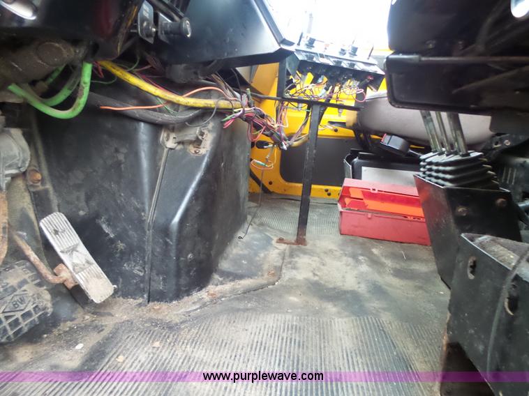 image for item L6076 1999 International 4900 dump truck