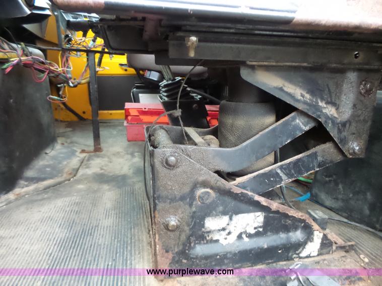 image for item L6076 1999 International 4900 dump truck