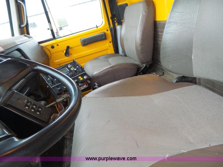 image for item L6076 1999 International 4900 dump truck